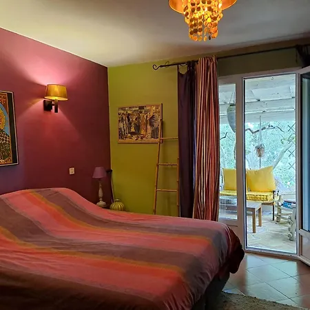 Villa *